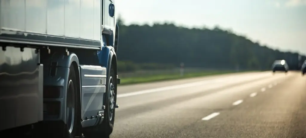 long,vehicle,trailer,truck,on,a,highway.